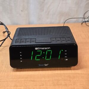 Emerson CKS1900‎ SmartSet Dual Alarm Clock Radio AM/FM Green LED 6"